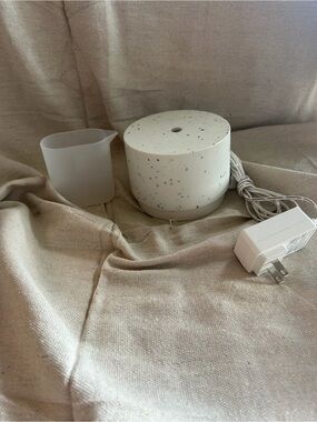 Speckled White Ceramic Diffuser with Measuring Cup